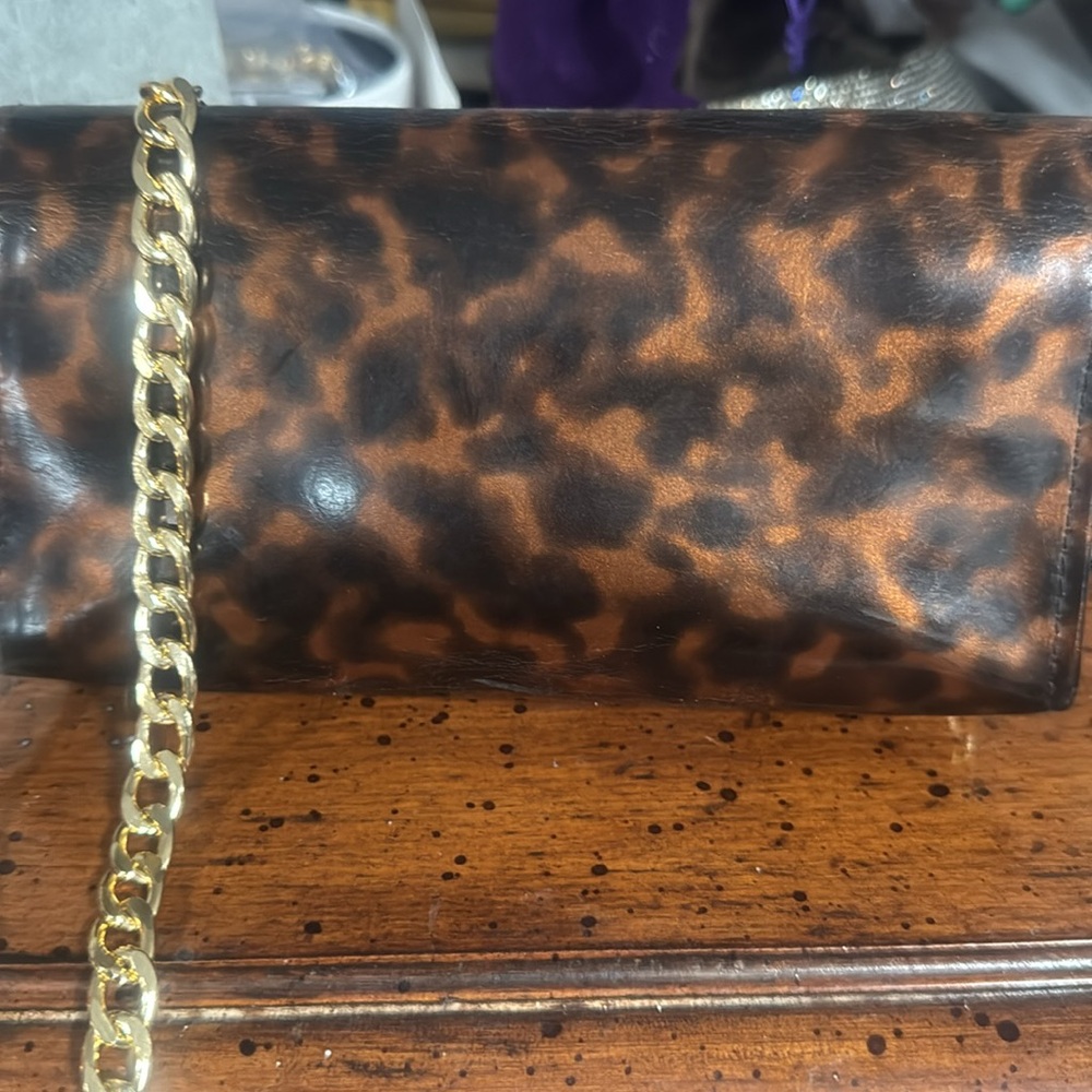 Tory Burch Eyeglass Case/Crossbody w Chain - Picture 2 of 4
